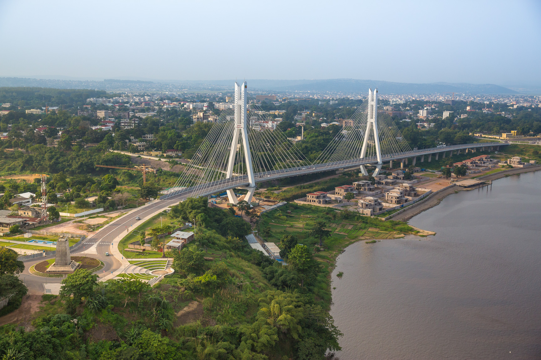 Congo brazzaville. Республика Конго столица Браззавиль. Достопримечательности Конго Браззавиль. Город Браззавиль в Конго. Башня Набемба Конго.