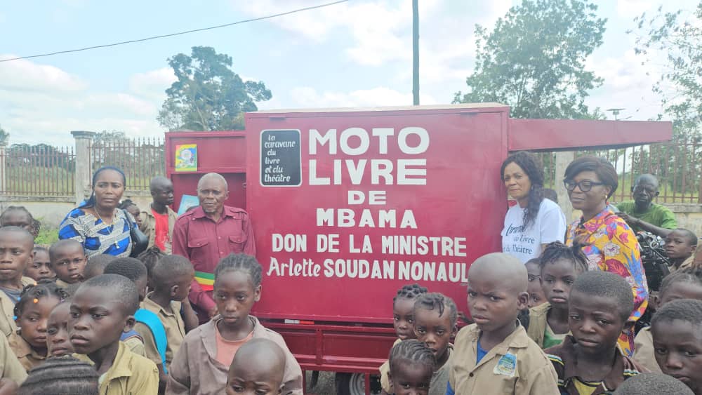 La Ministre Arlette Soudan-Nonault, députée élue de la circonscription unique de Mbama, célèbre la culture et l’émancipation par le livre